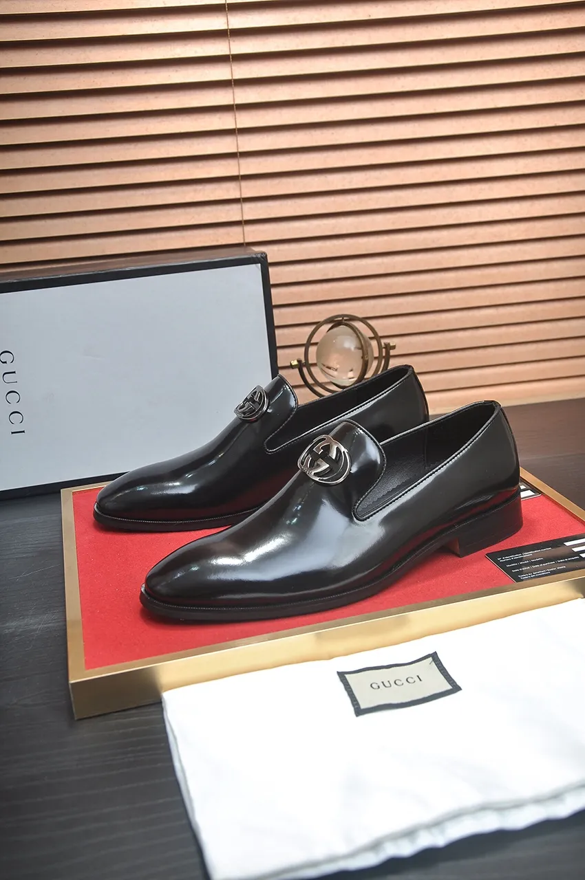 Men's shoes💰500💶Italy's top luxury men's shoe giant (GUCCI) (Gucci) (full cowhide lining) new arrival🍃Original European style🔰 Pleasant to the eye😍In order to make the shoes more durable and non-deformable🌀The production continues to follow traditional methods but there is still no lack of innovation💪Choose original sheepskin for the leather♻️ Smooth and natural And extra bright ⭐Made of imported cowhide, the first choice of rich people 38-45 (45 customized)